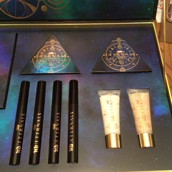 ❤️HOST PICK!❤️Urban Decay Marvel Eternals Vault - Picture 3 of 10